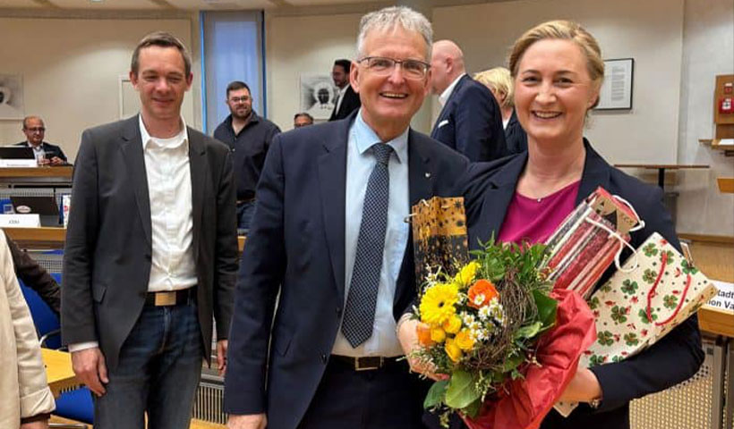 Gratulanten nach der Wahl zur Stadtverordnetenvorsteherin